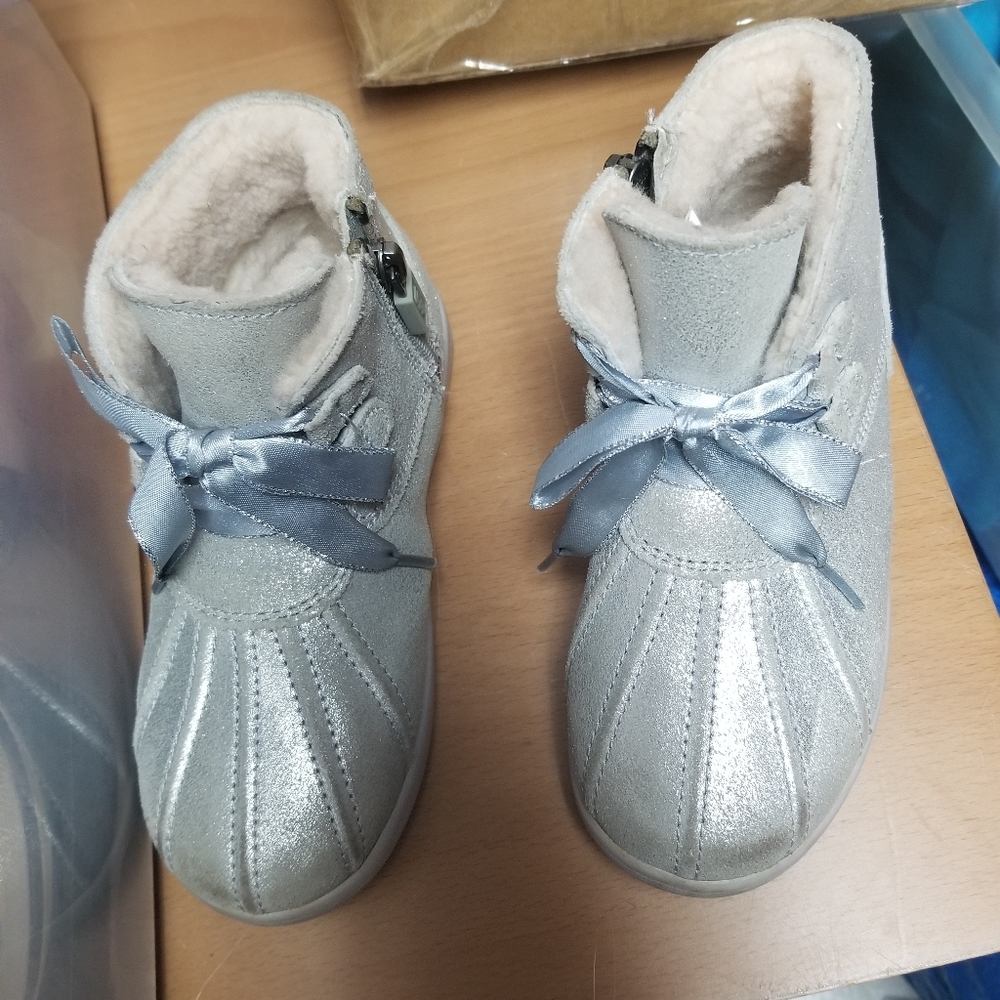 UGG